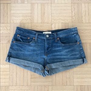 Gap 3” stretchy denim Shorts size 28